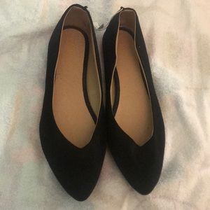Black pointy ballet flats